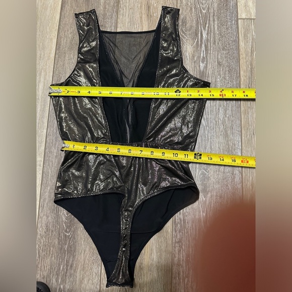🛍️ Victoria’s Secret metallic bodysuit Size M - Picture 6 of 8